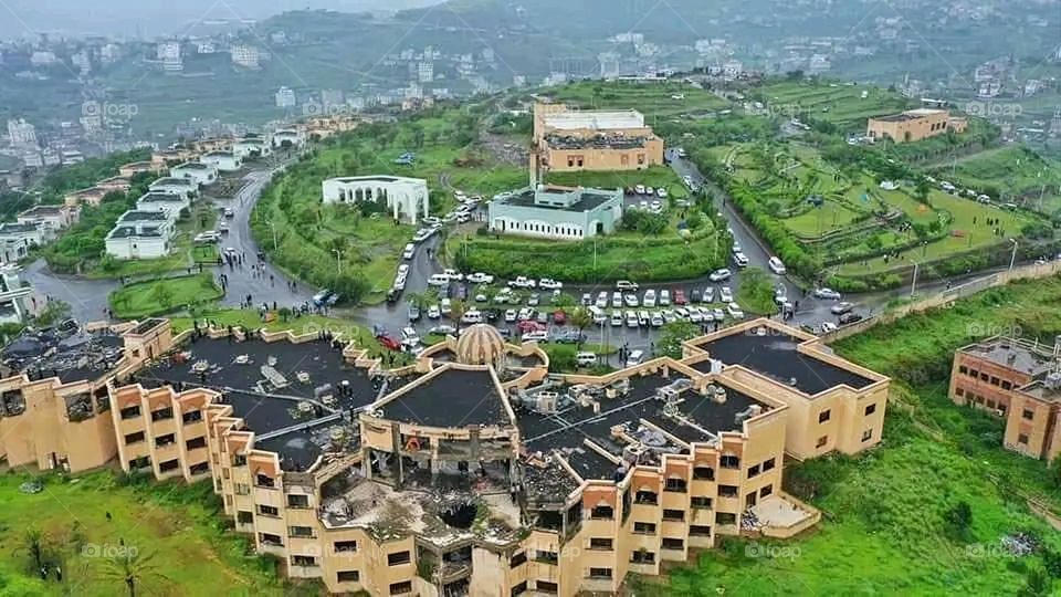 The image embodies a natural natural plate of the mountains of nature, where green agricultural stands are graded on the slopes as if they were lines of a poem, which fog harmoniously wrapped, and clouds hugged them in the mountain knife and the whis