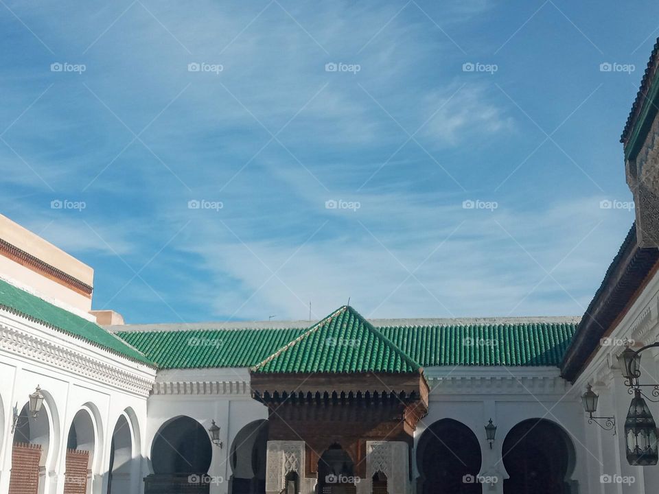 Université alkaraouyin (Founded in 859 by Fatima Al-Fihriya, Al Quaraouiyine University of Fès (UAQ Fès) is a university located in Fez and considered to be the oldest in the Ford.)