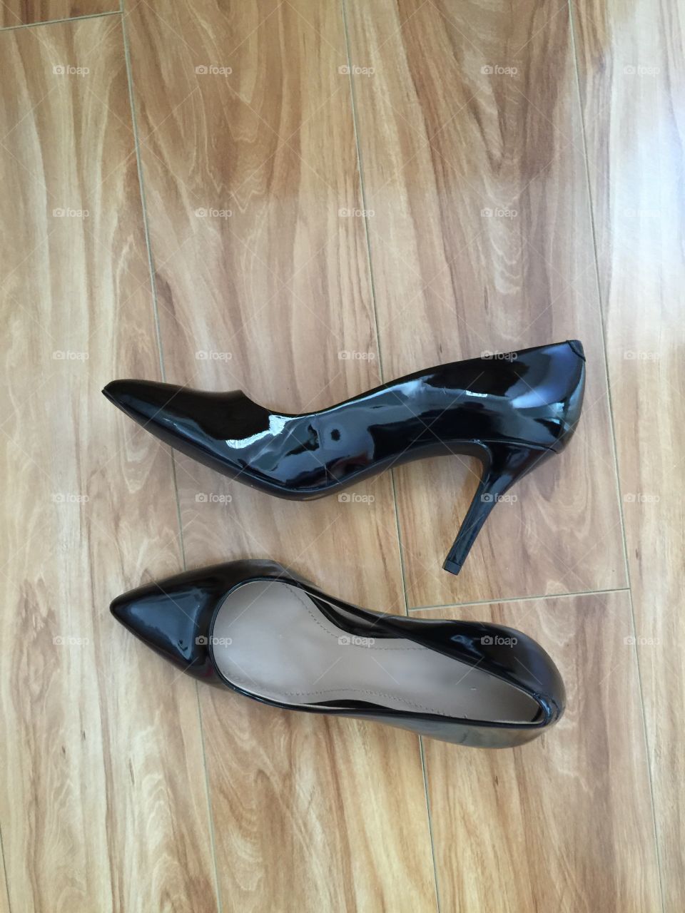 Black patent leather shoes 