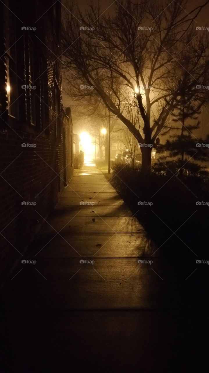 Eerie night bright fog dark sillouett sidewalk