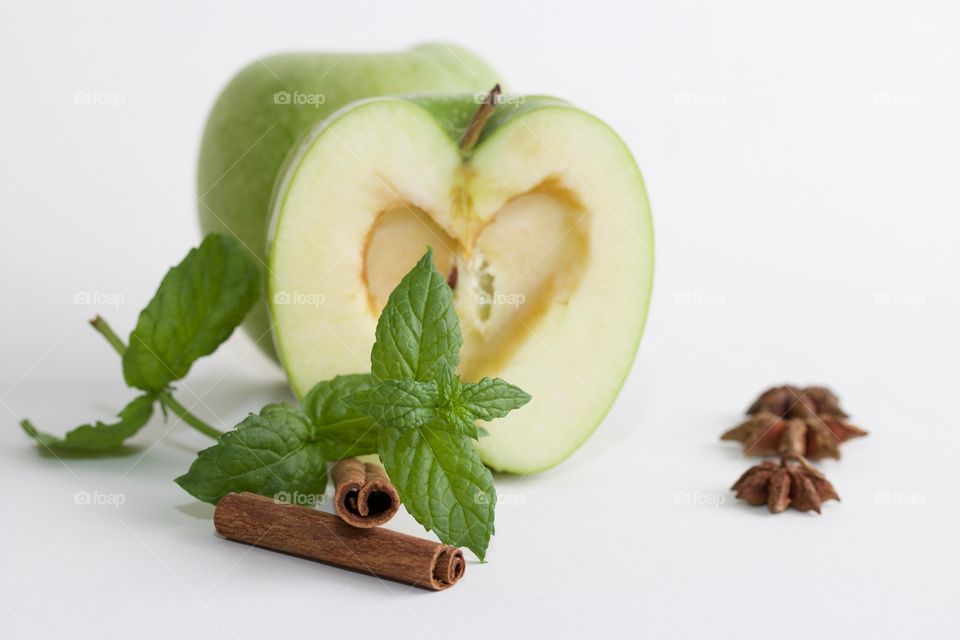 Green apple, mint leaf,  cinnamon