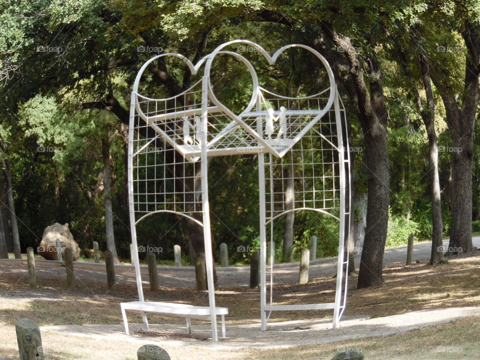 I wanna hold your hand ✋. This is a good place to take pictures. 👣 🚶 🏃 🔥 💨