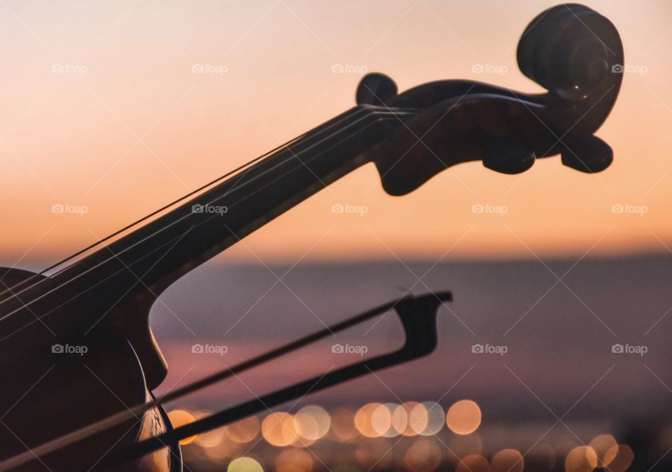 Silhouette of a violin