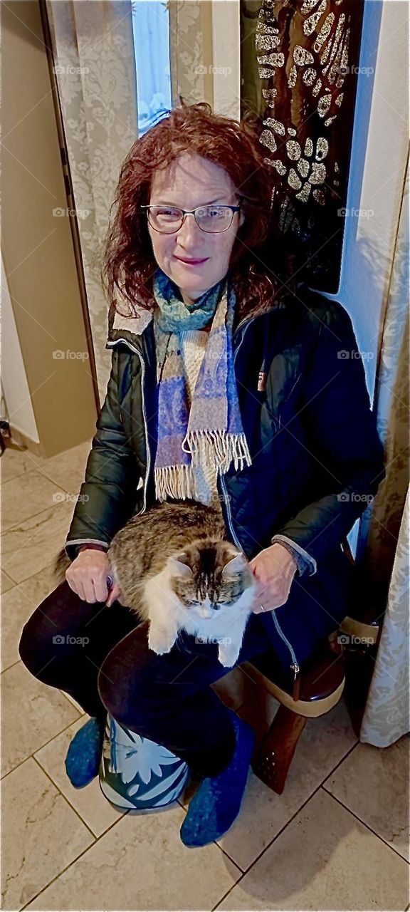 This lovely lady has an adorable little cat on her lap and they both live in „Bavaria“, Germany. No doubt being domestic can be fun. 2023. Hypnotic Productions