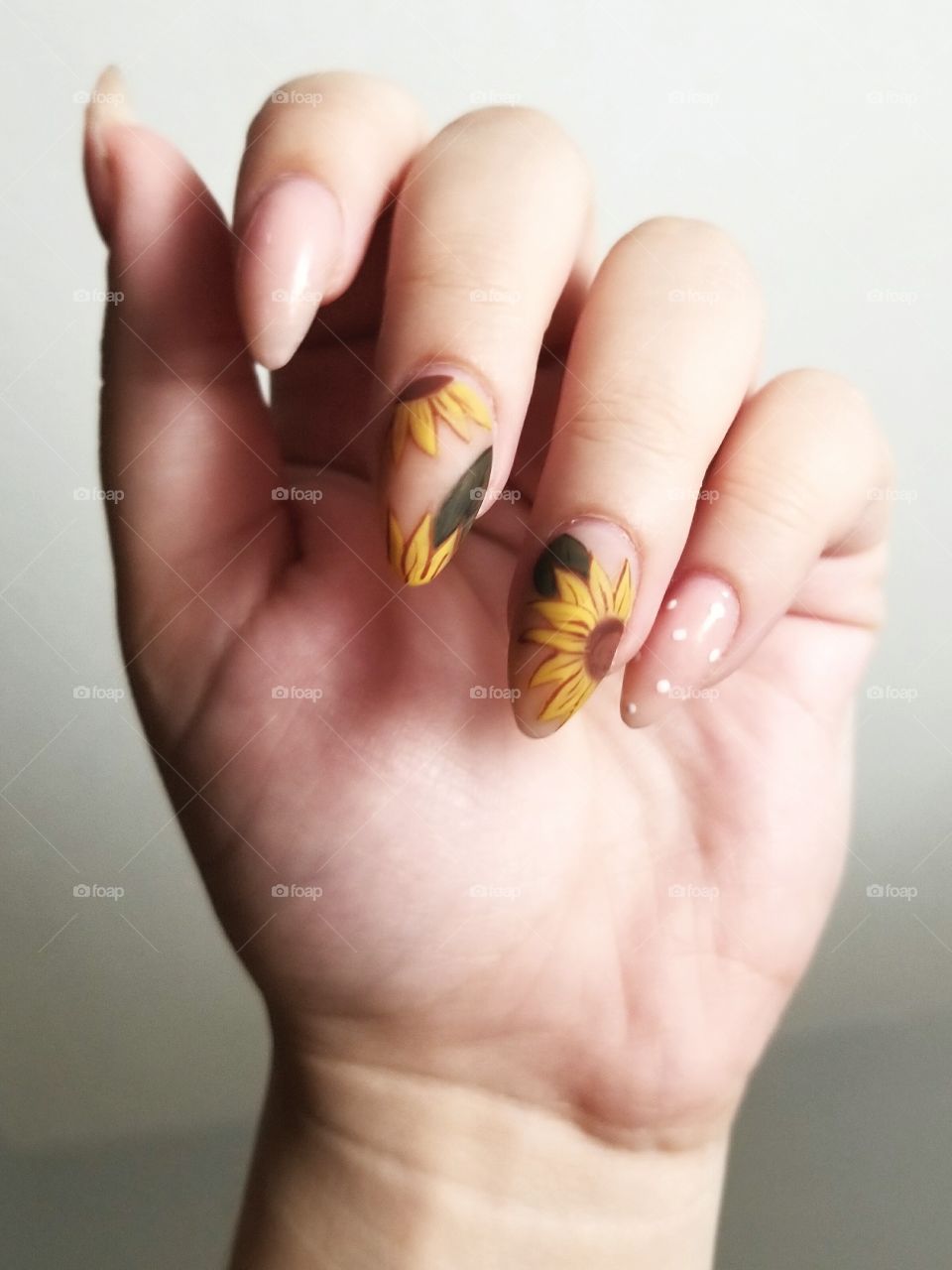 Soft Sunflower Fashion Nails