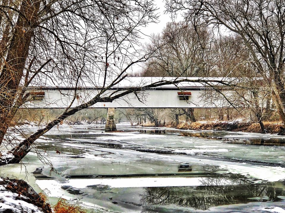 Winter at the covered bridge 