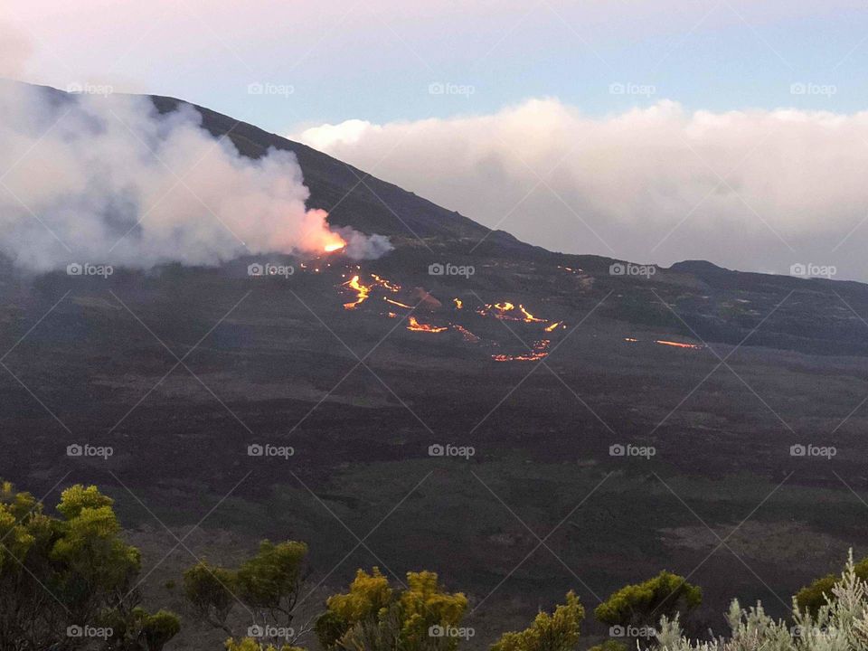 Volcanic eruption in Réunion Island