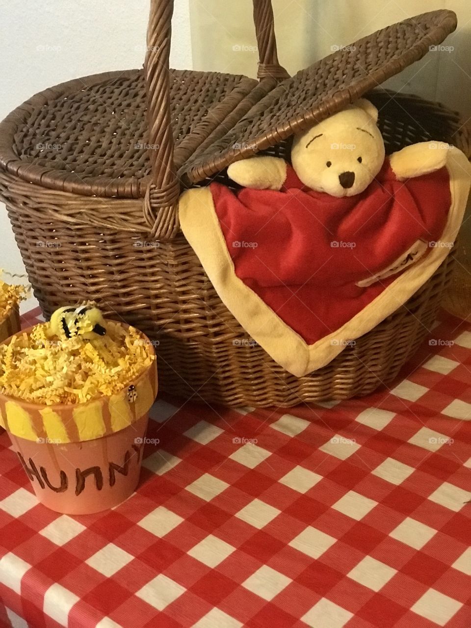 Winnie the Pooh picnic baby shower decorations 