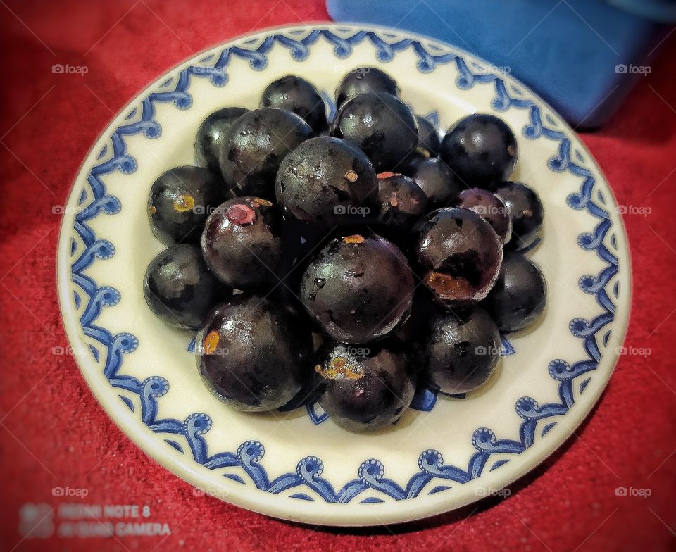 Jaboticaba fresca o vasilhame arrasando com esses detalhes na borda dando um ar de suculência na fruta
