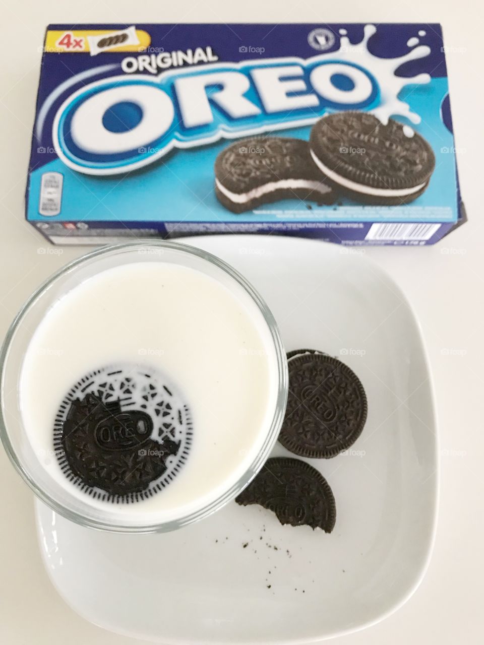 Oreo biscuits with milk 