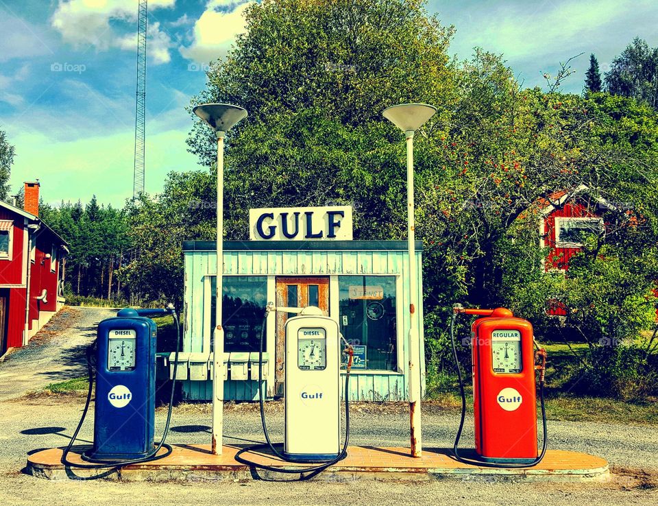 Old gasoline station - Gulf