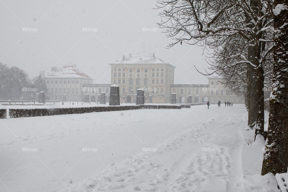 Snowing on schloss Nymphenburg 