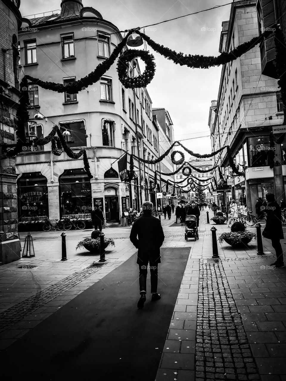 Holiday street b/w.