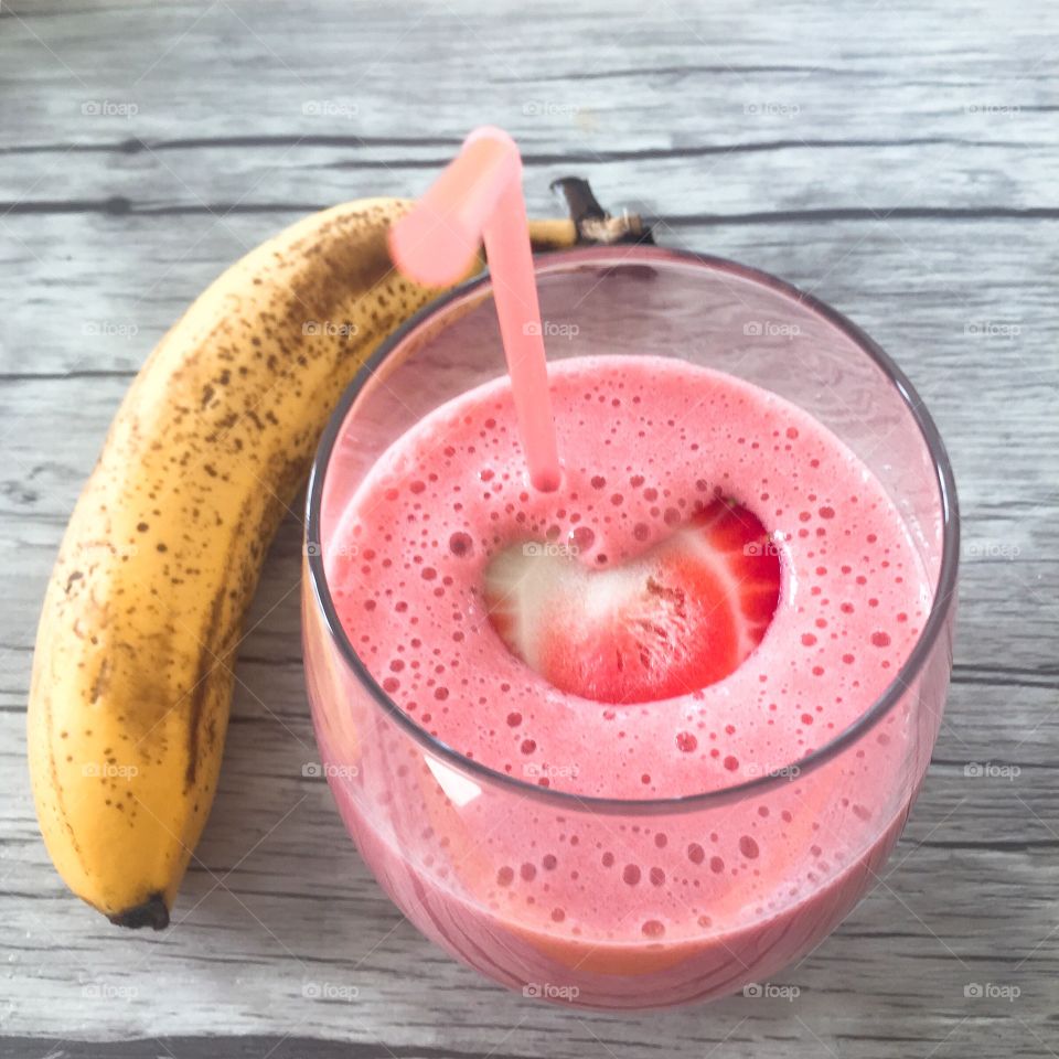 Strawberry banana smoothies 