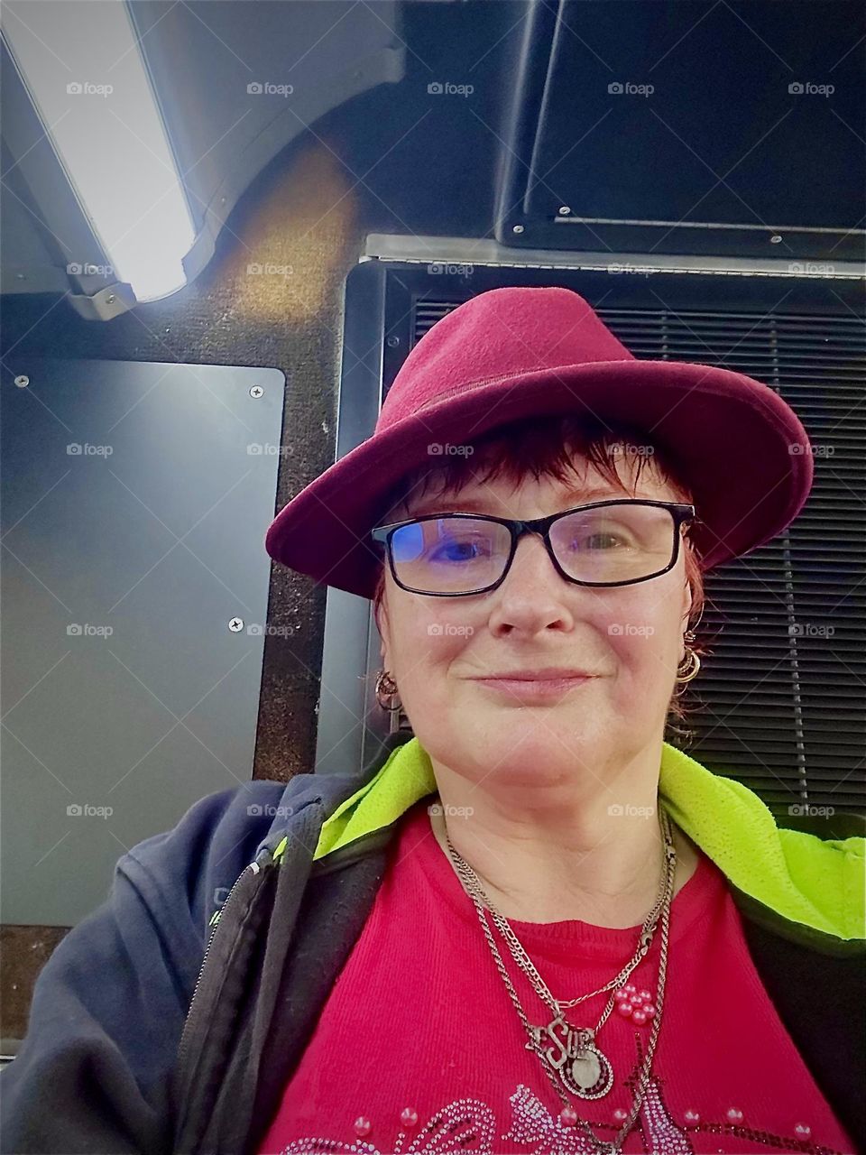 This is me, „Petra Schiller“ a.k.a. „Maxine Firefox“ a.k.a. „Maximiliane Feuerfuchs“ riding the „B43“ bus back after some errands in „Bushwick“ to „Greenpoint“, Brooklyn at „Newtown Creek“ by the „Pulaski Bridge“. 2023. Hypnotic Productions