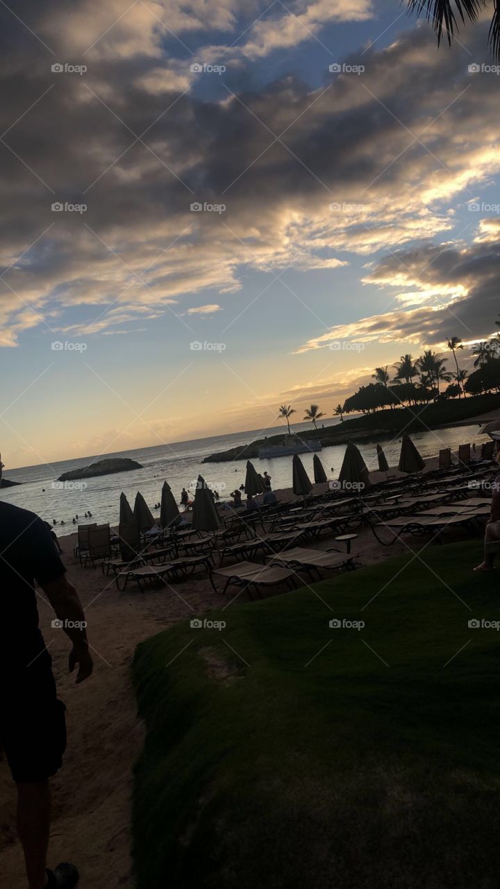 Hawaii…. Stunning view from the Hotel. Watching the sun go down as we sit back to finally relax from a long first Day on the Beautiful Island