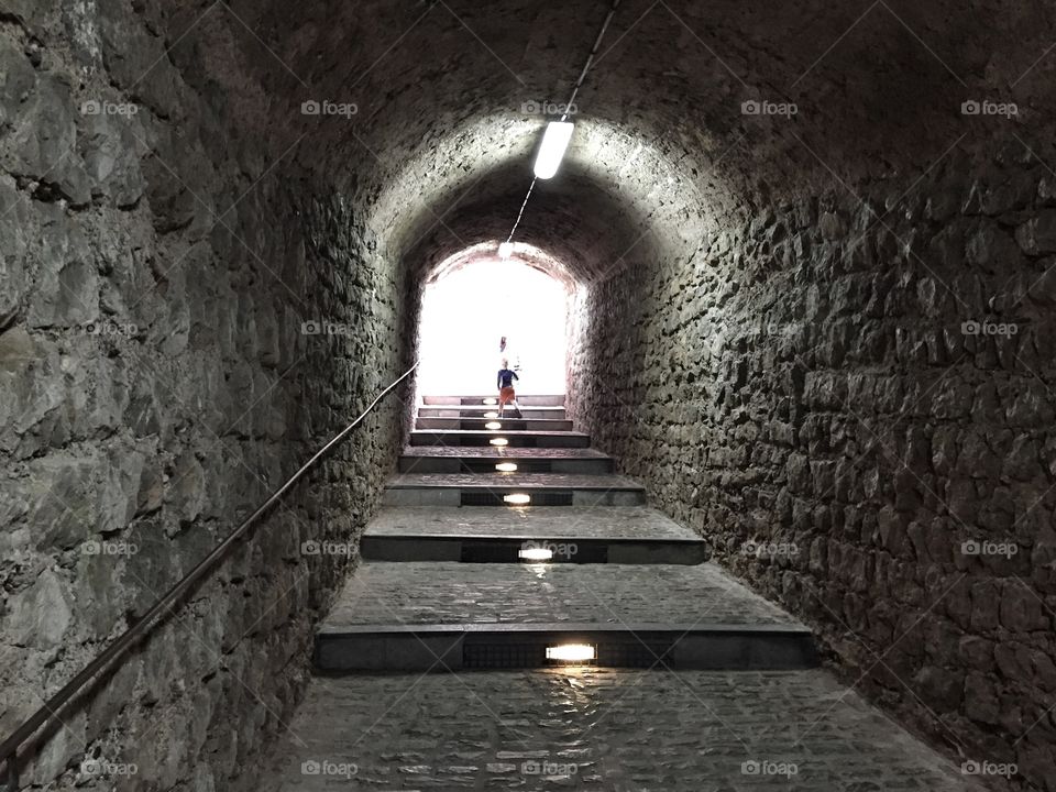 Dark tunnel 