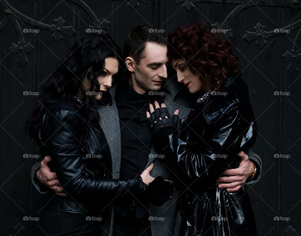 Triangle love , vampires 