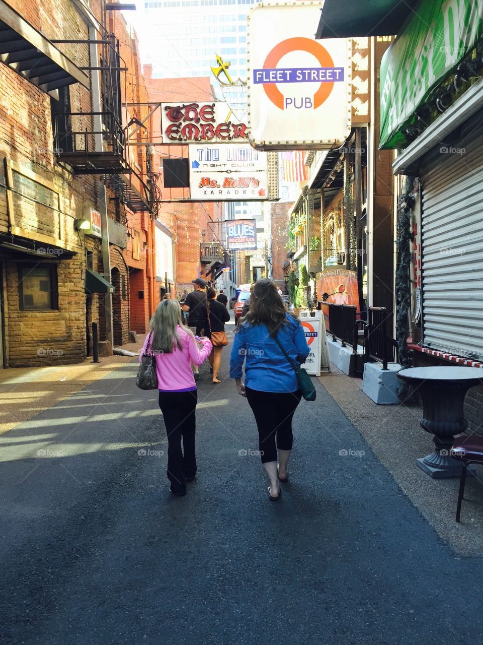 An iconic stroll . Printers Alley Nashville Tenneesse