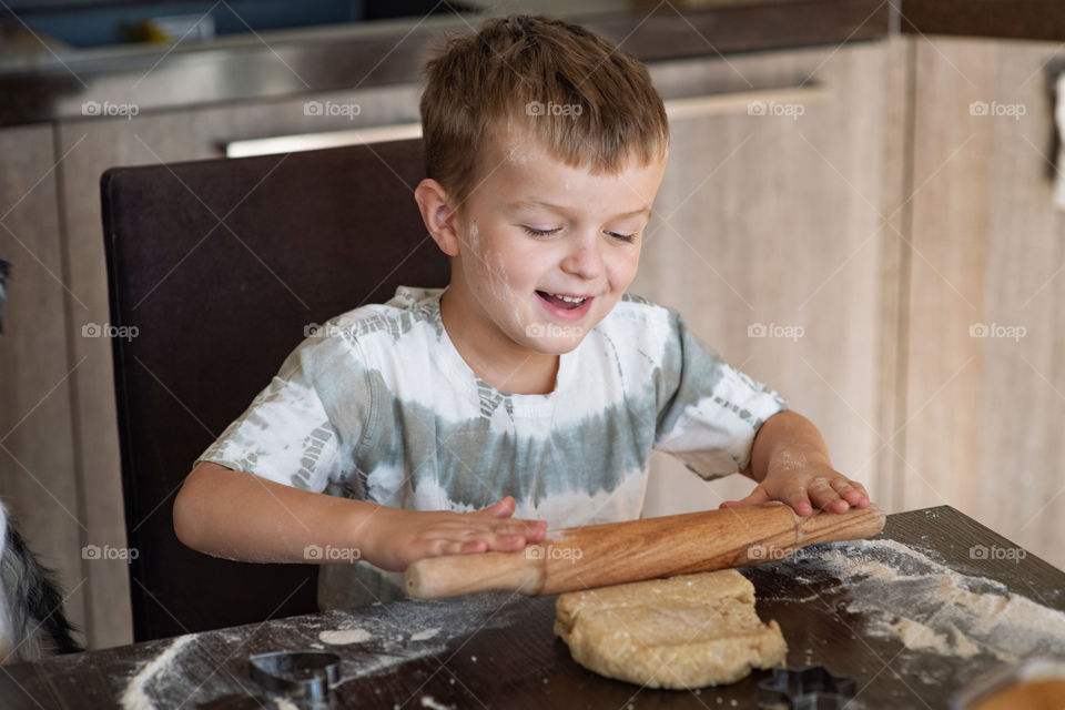 Cooking Curd cookies 
Dough: сottage cheese 200 grams, butter 100 gr, flour 1.5 cups, sugar 100 gr, baking powder 1 teaspoon, vanillin.
Mix all togeather, put in the frige for 1 hour, then make cookies and bake 15-20 at  180C