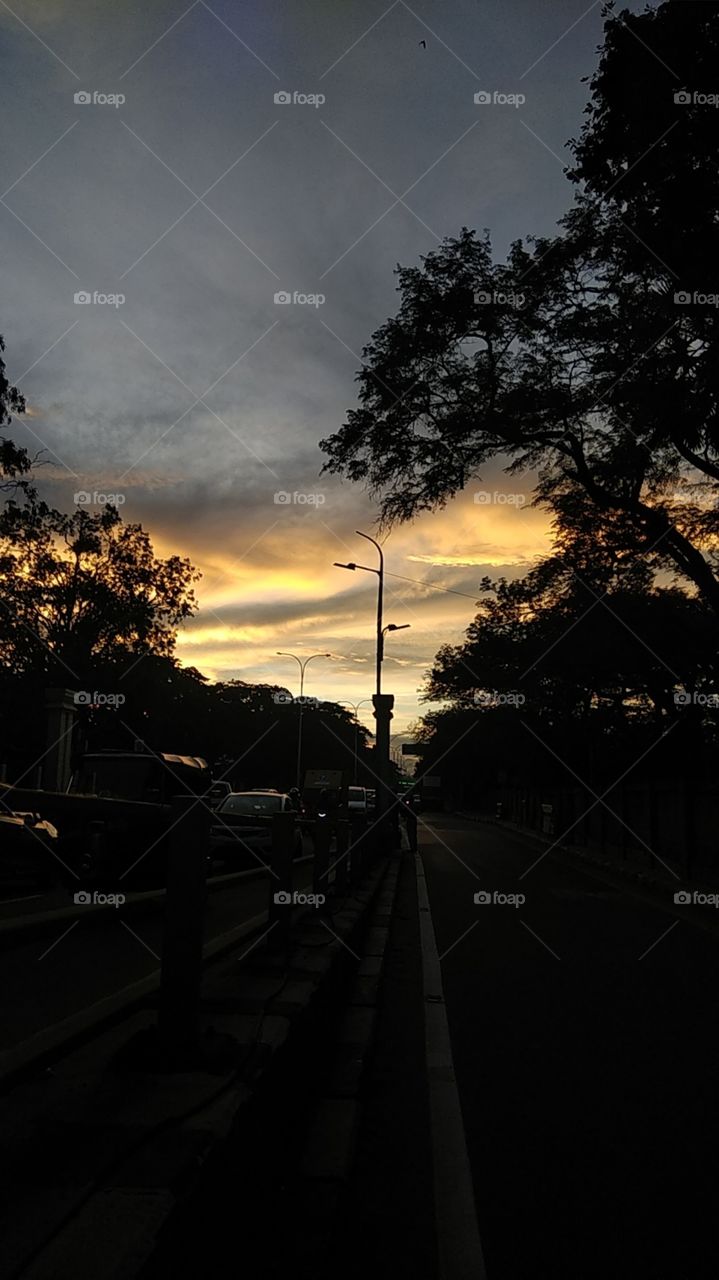 streetscape- sunset- Chennai roads