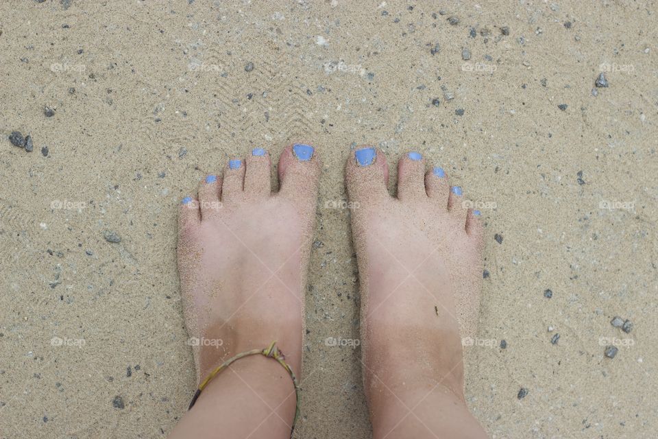 Sandy toes