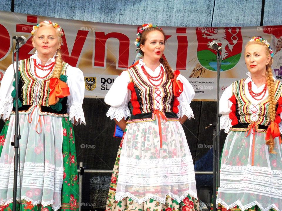 Polish folk dancers
