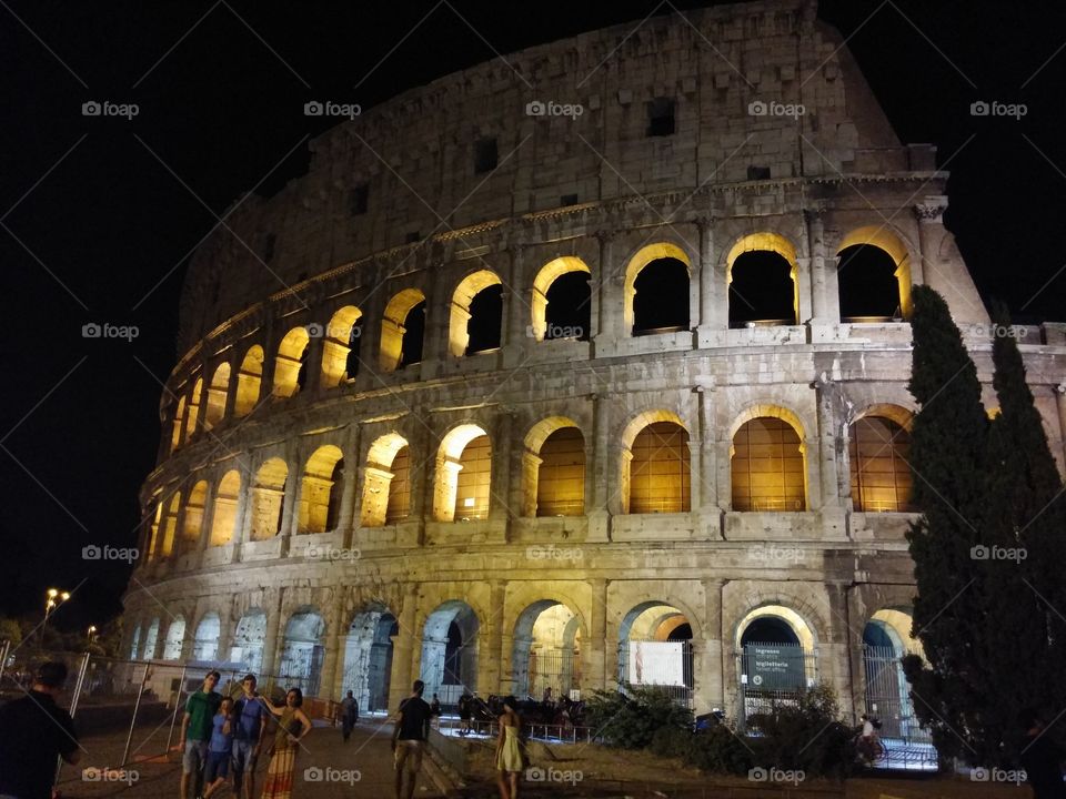 Colosseum at night (Rome, Italy)