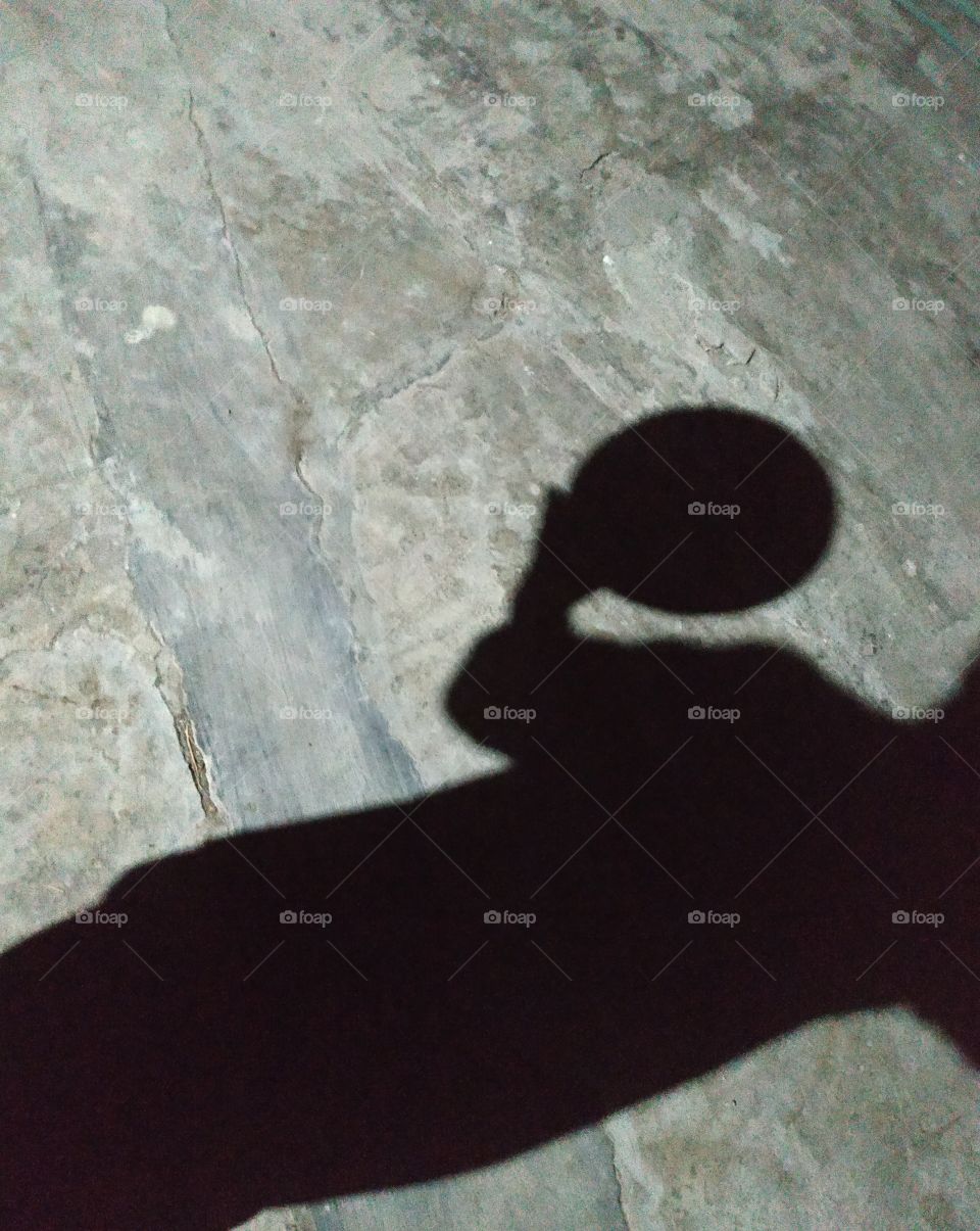 siluet ordinary girl playing basket ball