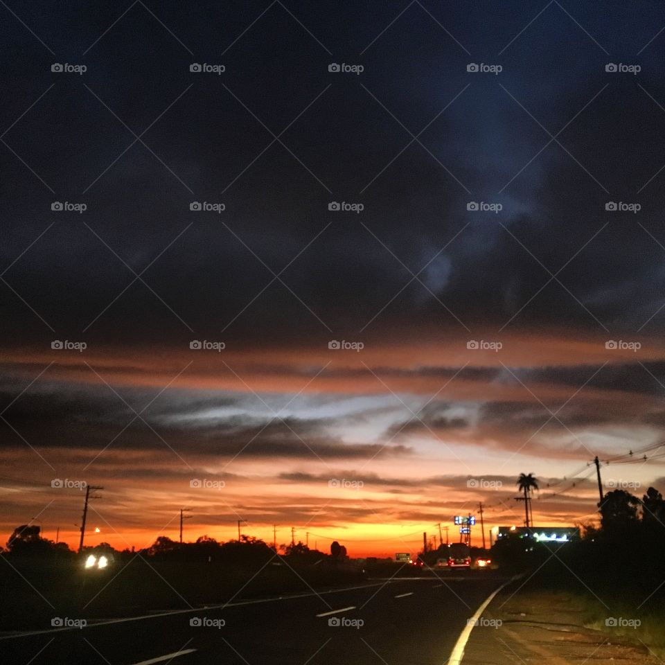 🌅Desperte, #Jundiaí. 
Que a jornada diária possa valer a pena!
🍃
#sol #sun #sky #céu #photo #nature #morning #alvorada #natureza #horizonte #fotografia #pictureoftheday #paisagem #inspiração #amanhecer #mobgraphy #mobgrafia #AmoJundiaí