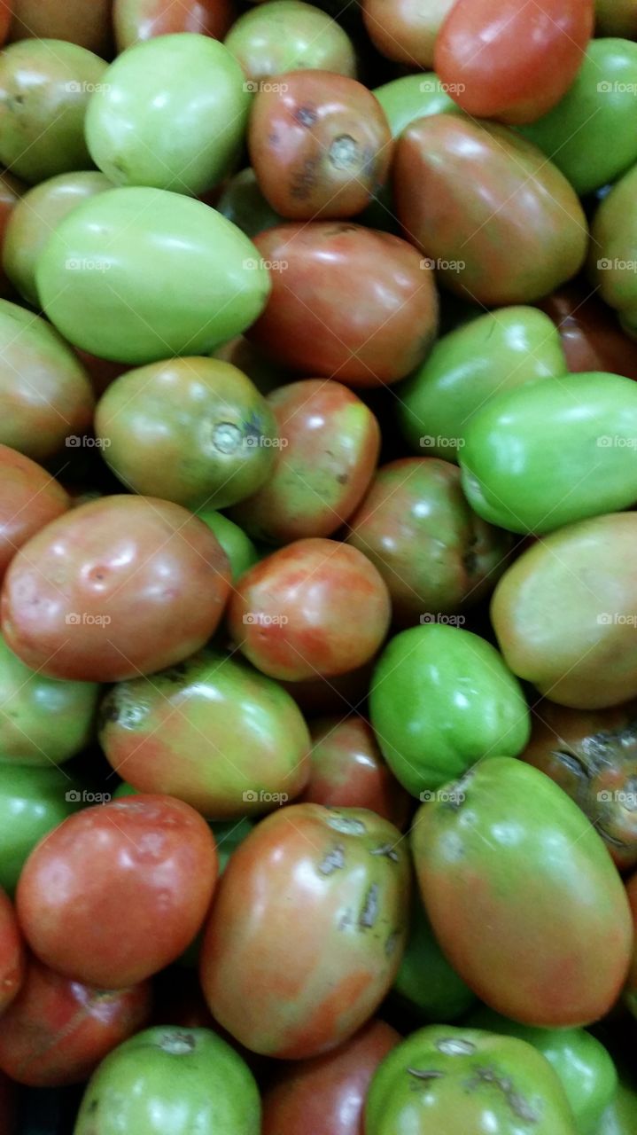 Full frame of ripe and unripe tomatoes