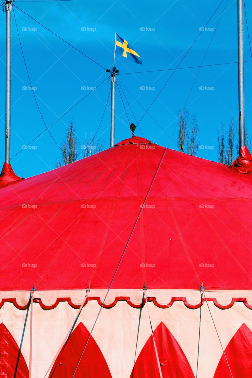 Circus tent with the Swedish flag on top