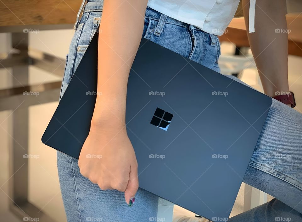 carry surface pro labtop every where
