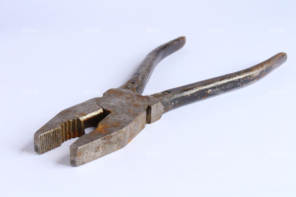 pliers rusted