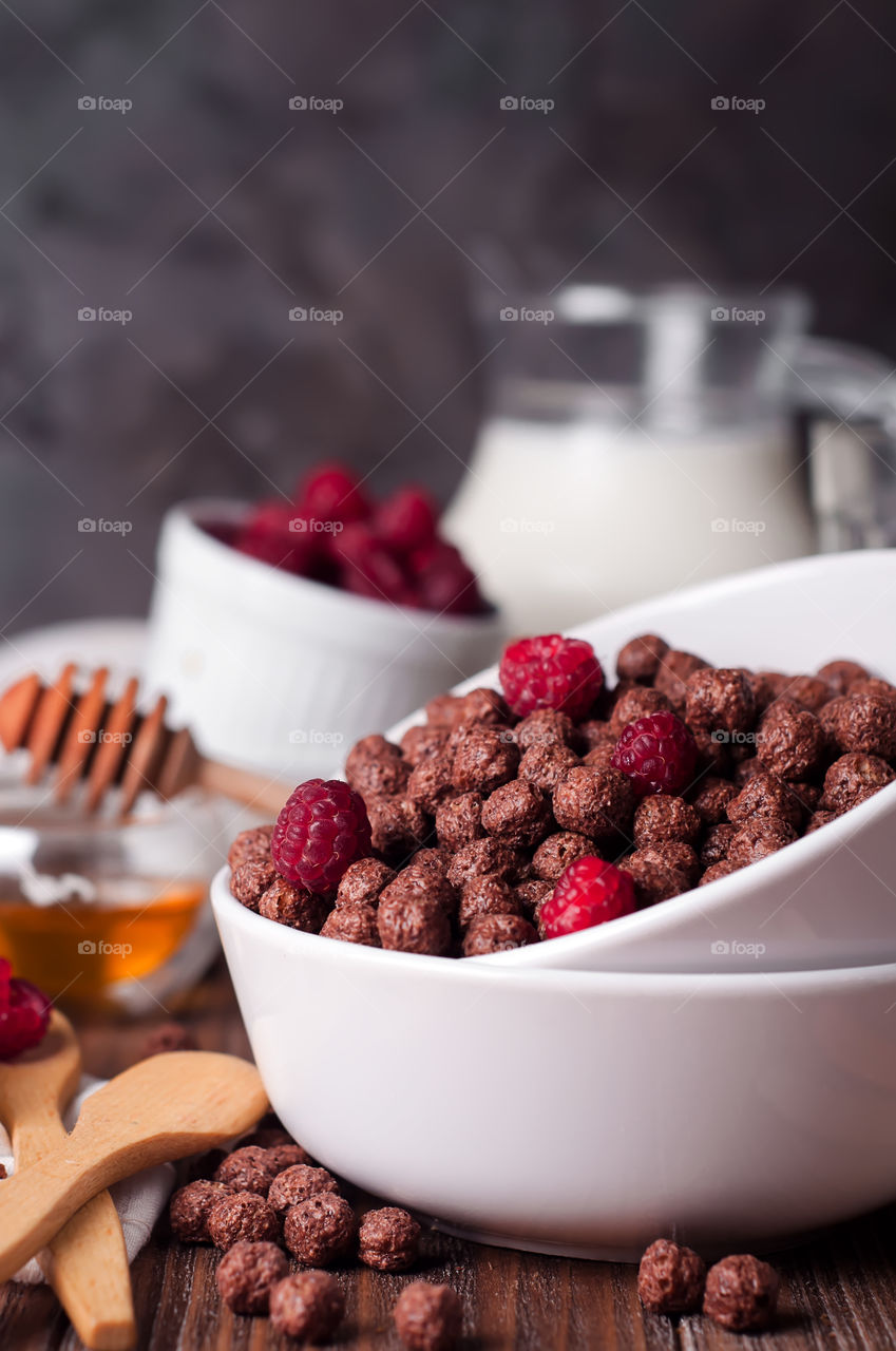 Corn balls with honey, berries and milk