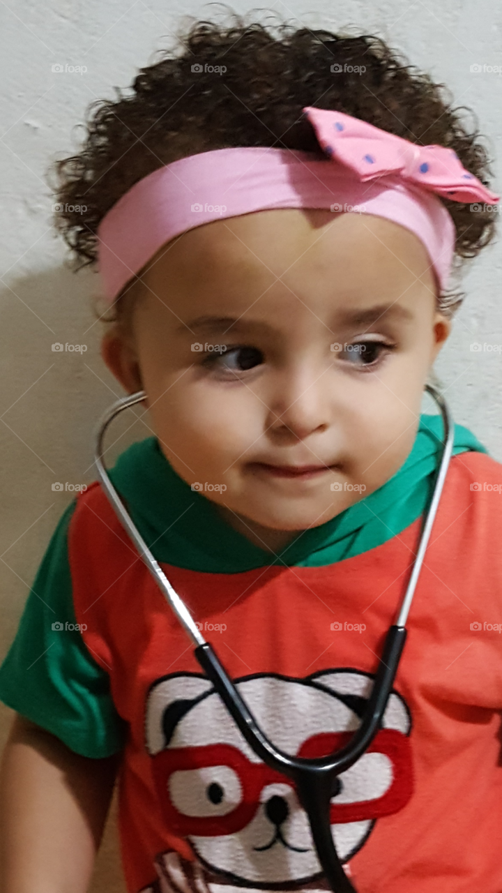 little girl want to be a doctor 😂