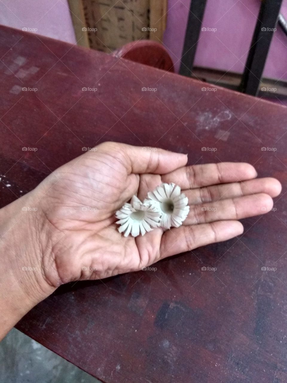 hand with flower