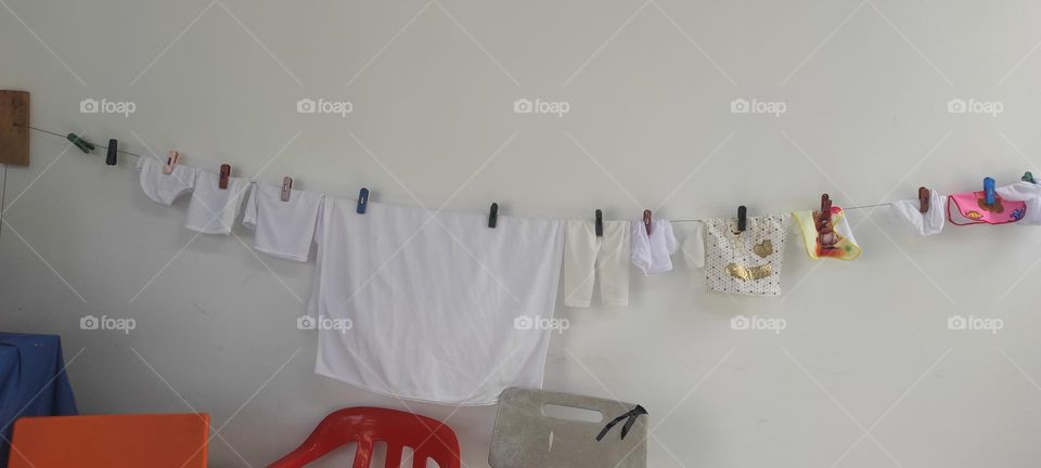A beautiful snapshot of the baby's clothes on the clothesline carrying beautiful meanings. I hope he lives a happy life