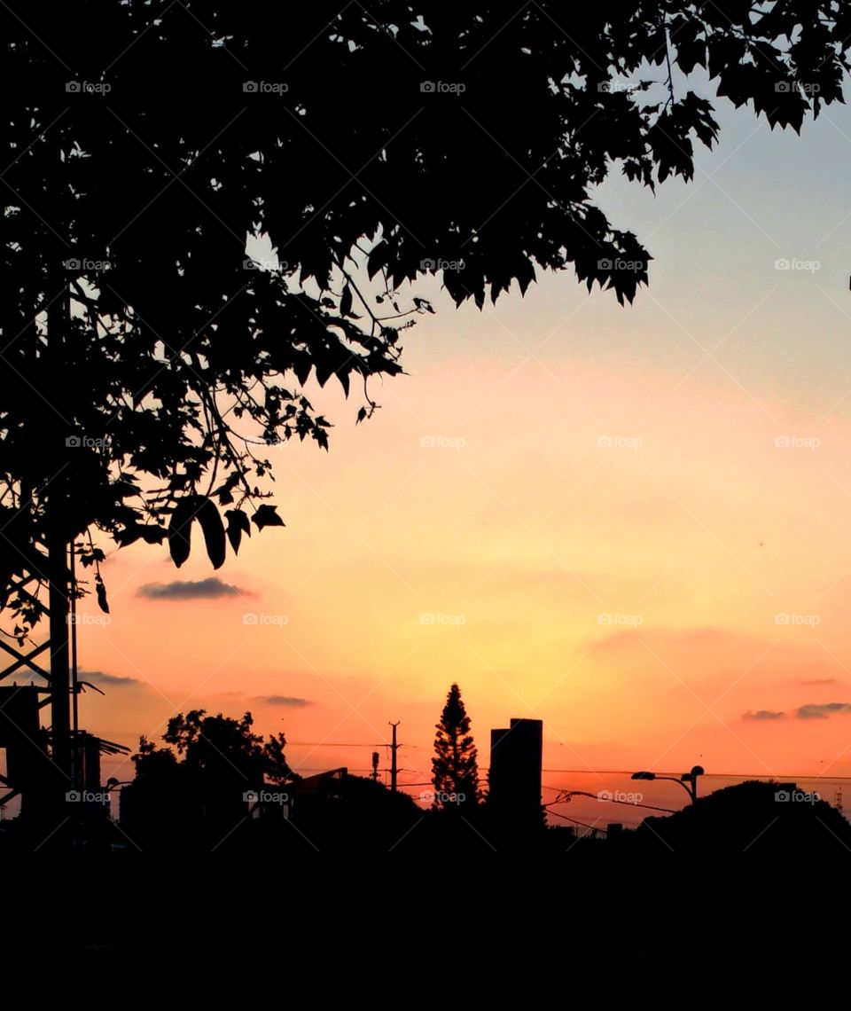 i like to capture thing on my way to work and back. this is the sunset i earned by working late this week! 😍