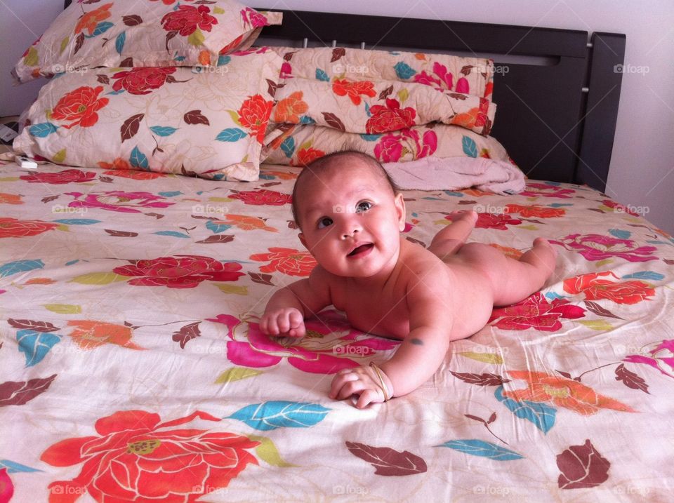 Bé Ngọc Vân Khi bé vừa được 6 tháng tuổi 