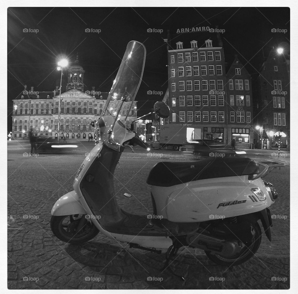Motorcycle in Amsterdam in the night dam sequer