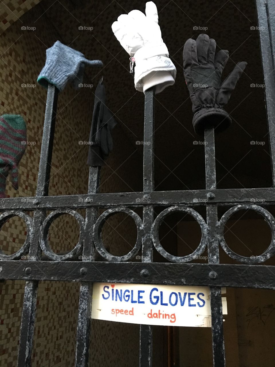 Single gloves dating