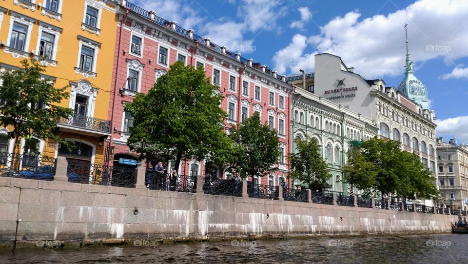 Building 🏢 Multicolor 🏢 Architecture 🏢 River 🏢 City 🏢