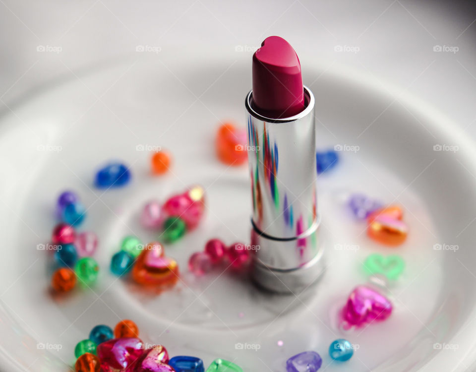 heart lipstick water pearls