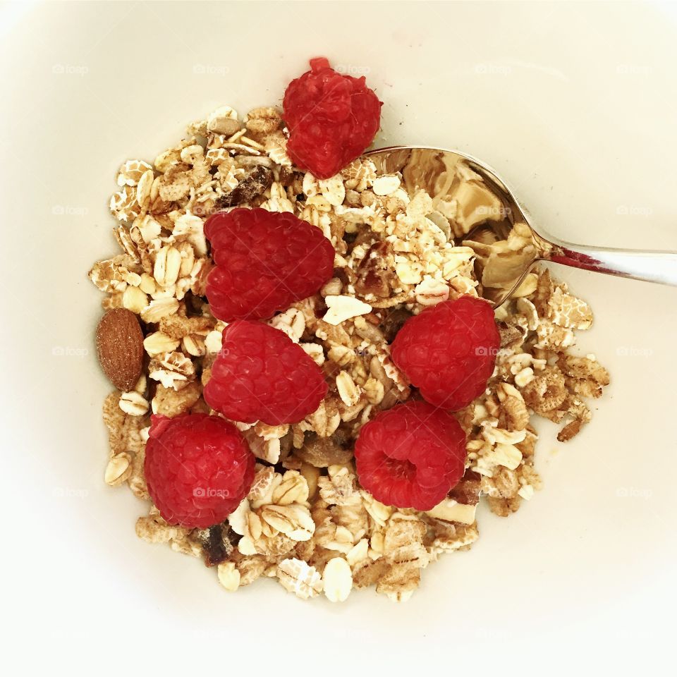 Granola with red raspberries and yoghurt. 