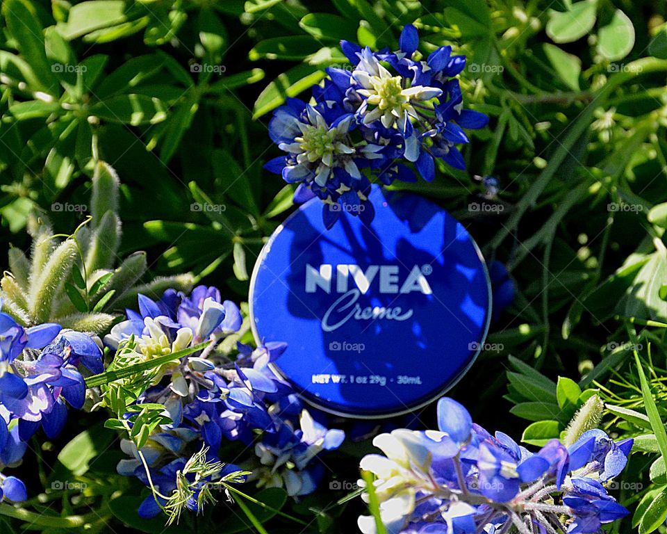 Nivea hand cream leaves your hands ready to work immediately after application. It protects and restores your skin. It quickly absorbs into the skin to restore lost moisture