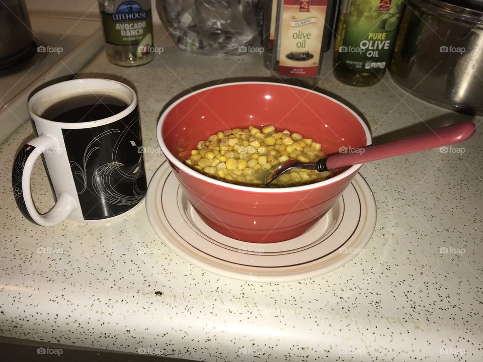 A simple midnight dinner. No heavy preparations involved. Only canned food and instant coffee used. No mess. No cleaning. Not to mention healthy eating too.