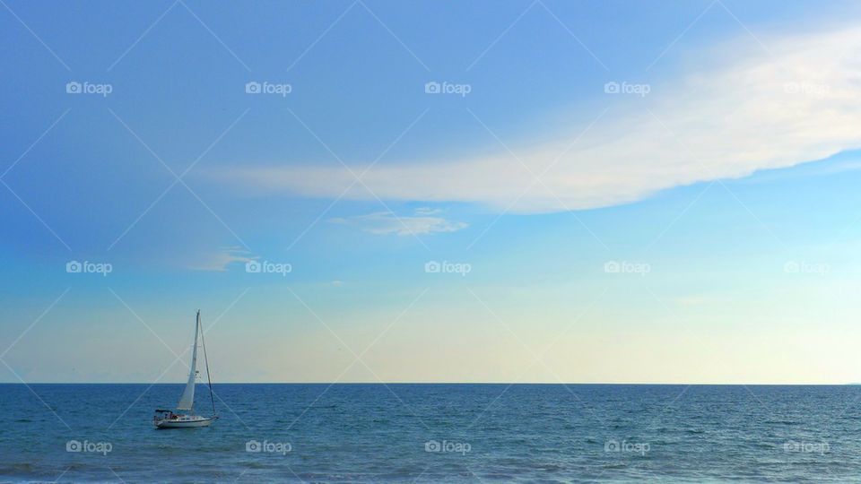 Sail boat and clear horizon