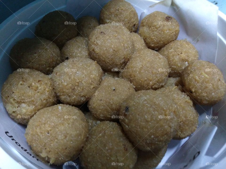 coconut ladoo