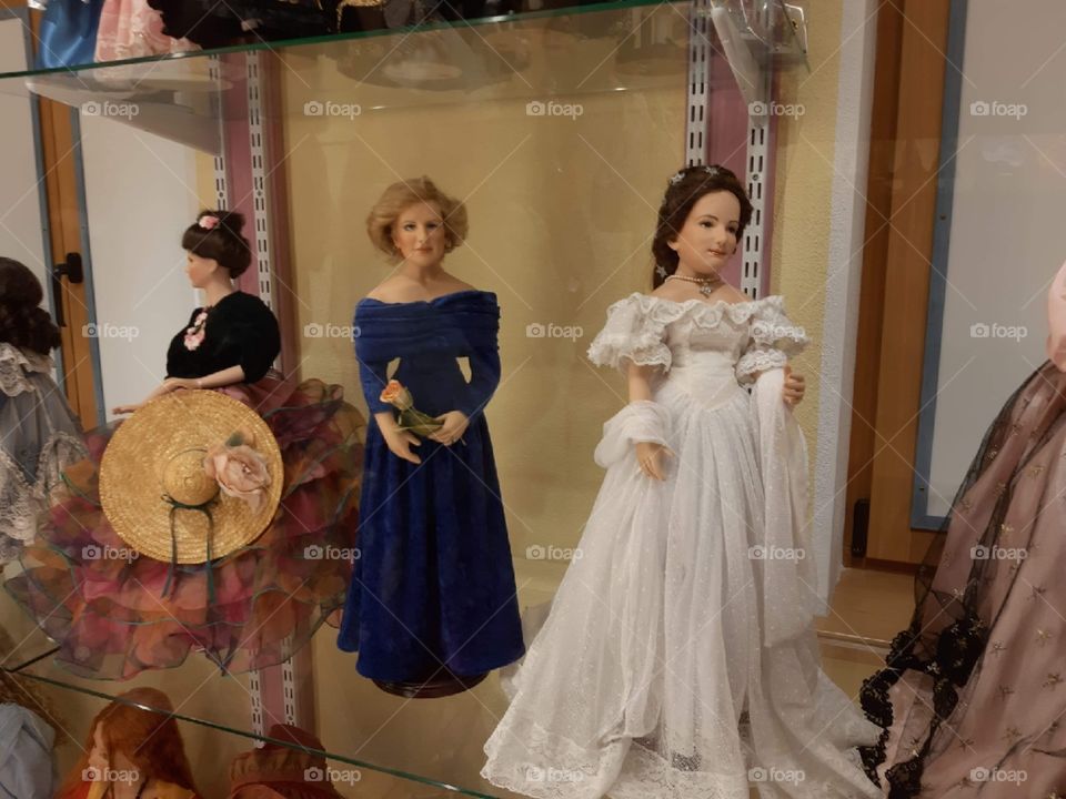The magic world of dolls